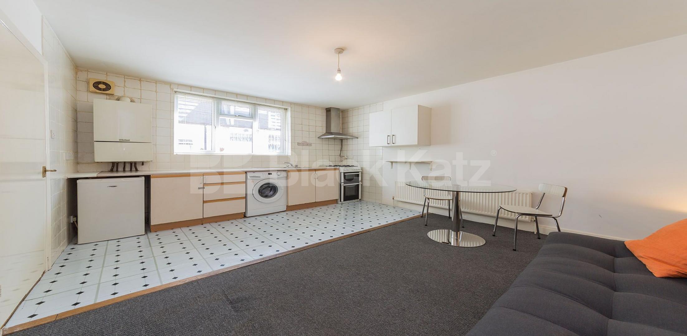 			Great 1 bedroom, 1 Bedroom, 1 bath, 1 reception Flat			 Fairfax Mews, Turnpike Lane / Harringey